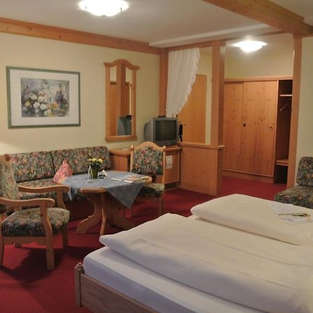 Akzent Hotel Am Bach Dettelbach Exteriör bild