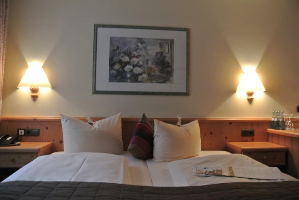 Akzent Hotel Am Bach Dettelbach Exteriör bild