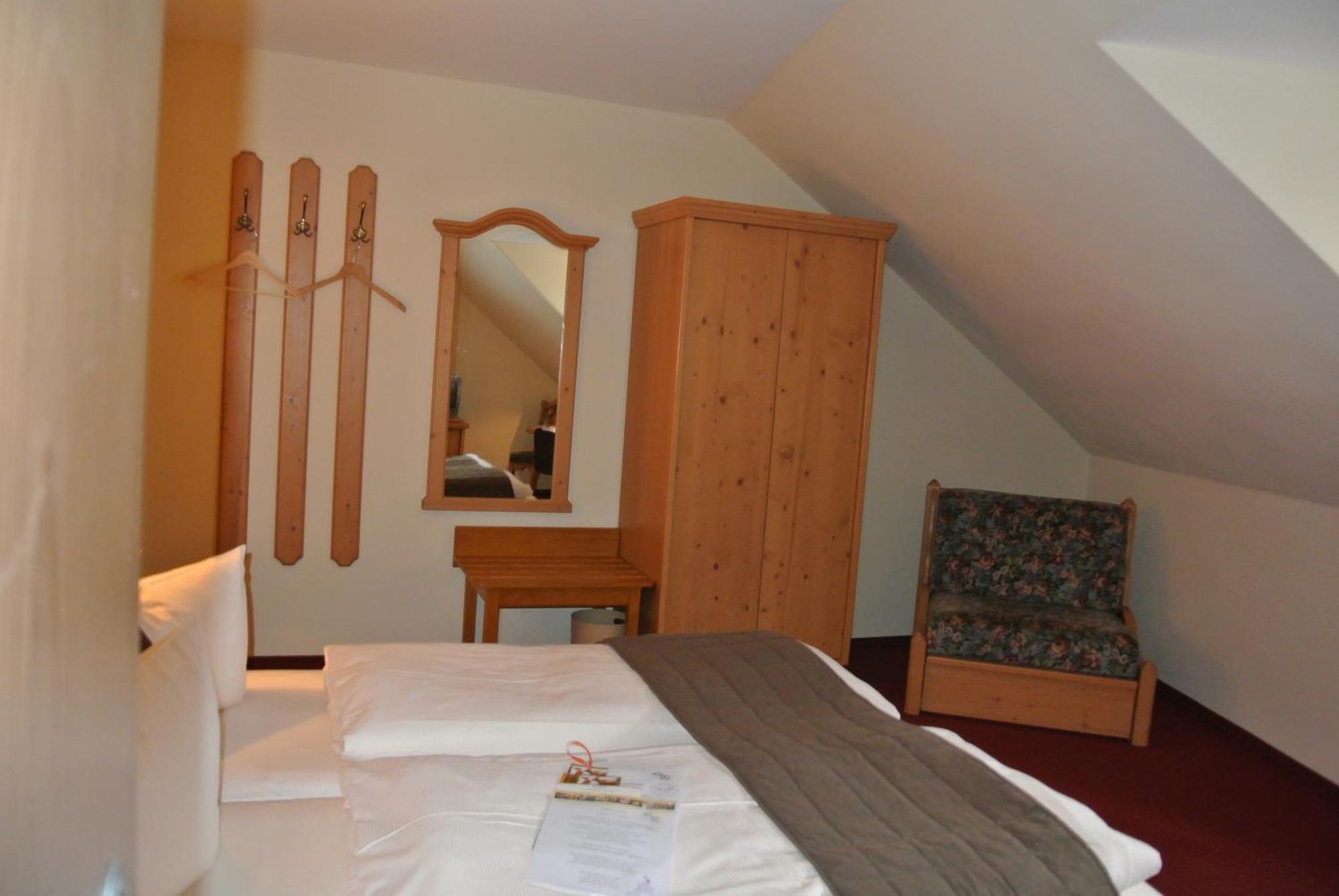 Akzent Hotel Am Bach Dettelbach Exteriör bild