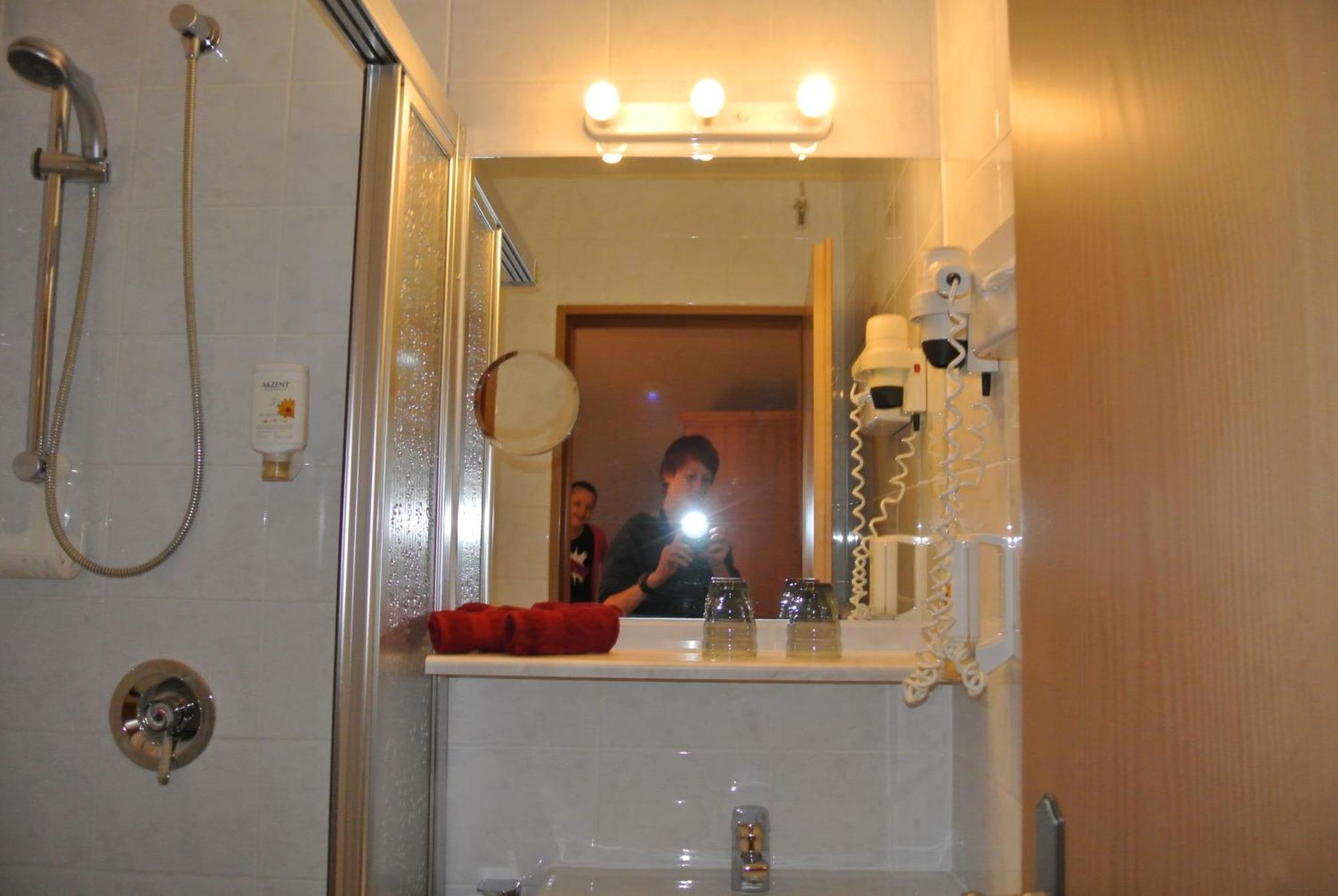 Akzent Hotel Am Bach Dettelbach Exteriör bild