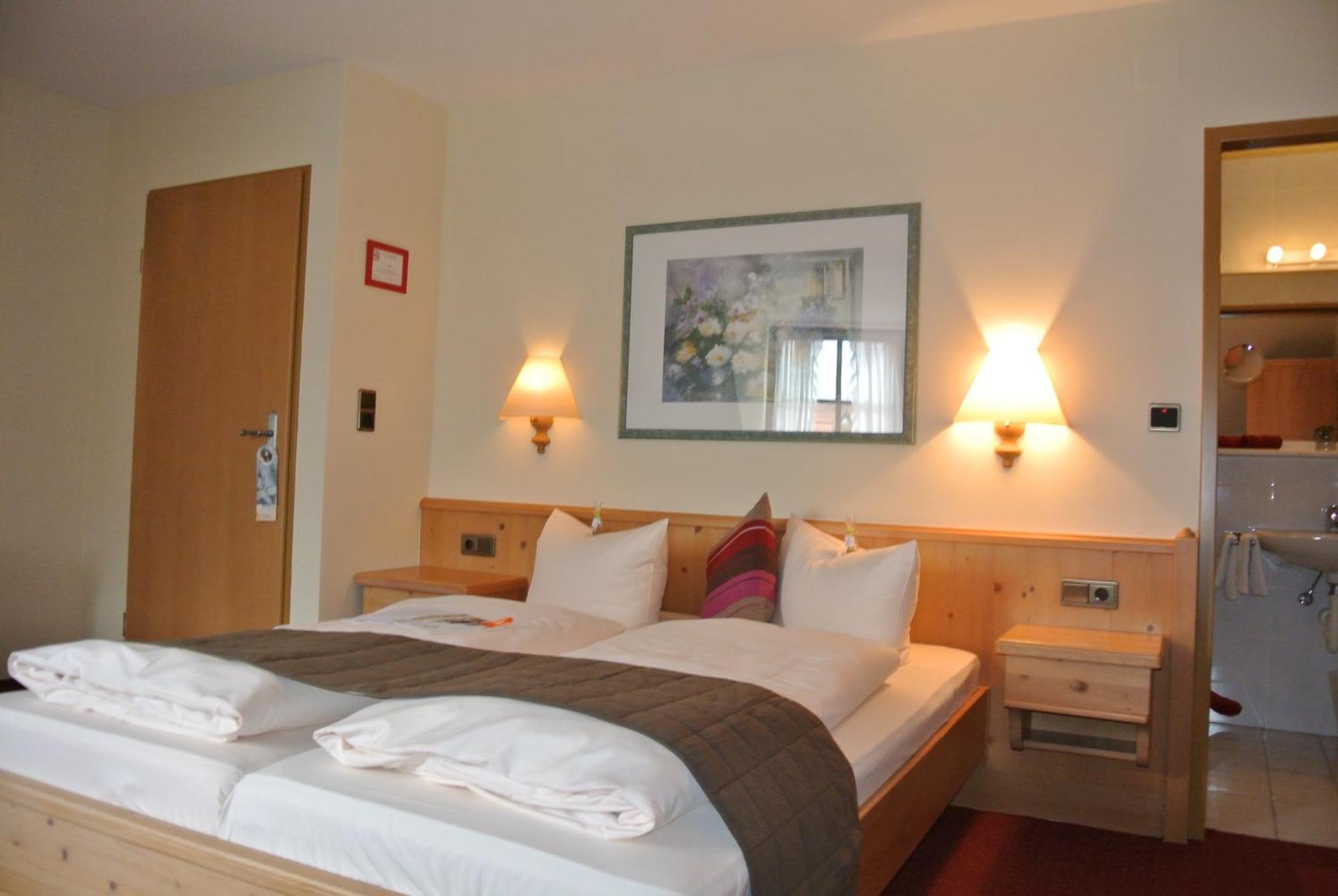Akzent Hotel Am Bach Dettelbach Exteriör bild