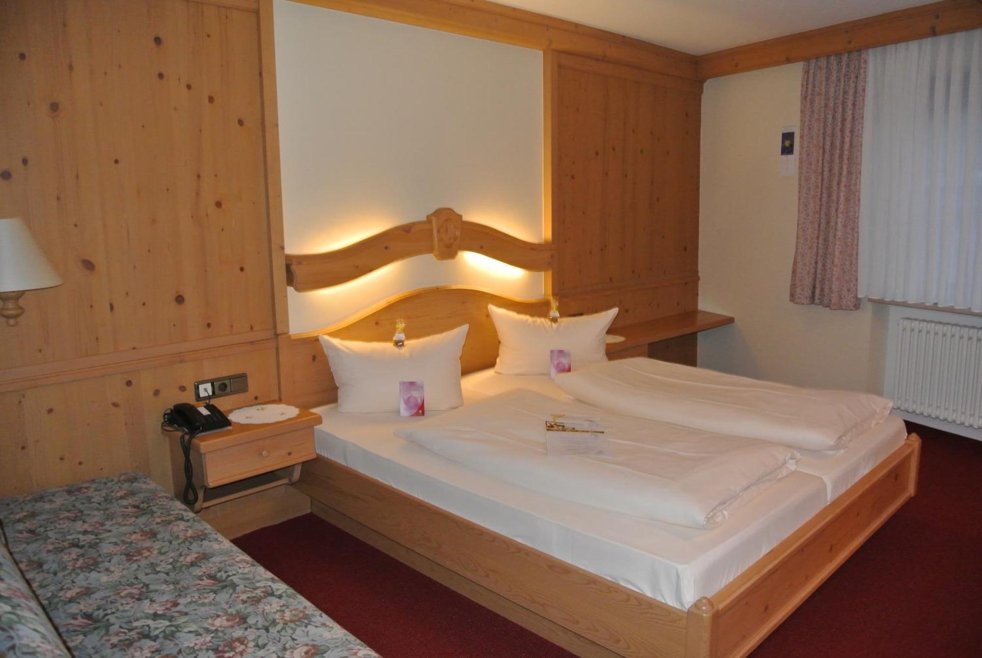 Akzent Hotel Am Bach Dettelbach Exteriör bild