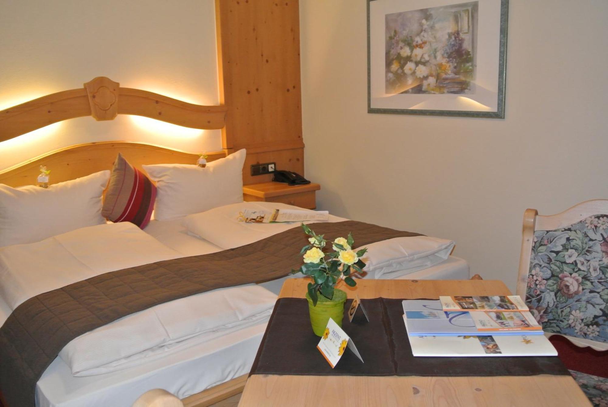 Akzent Hotel Am Bach Dettelbach Exteriör bild