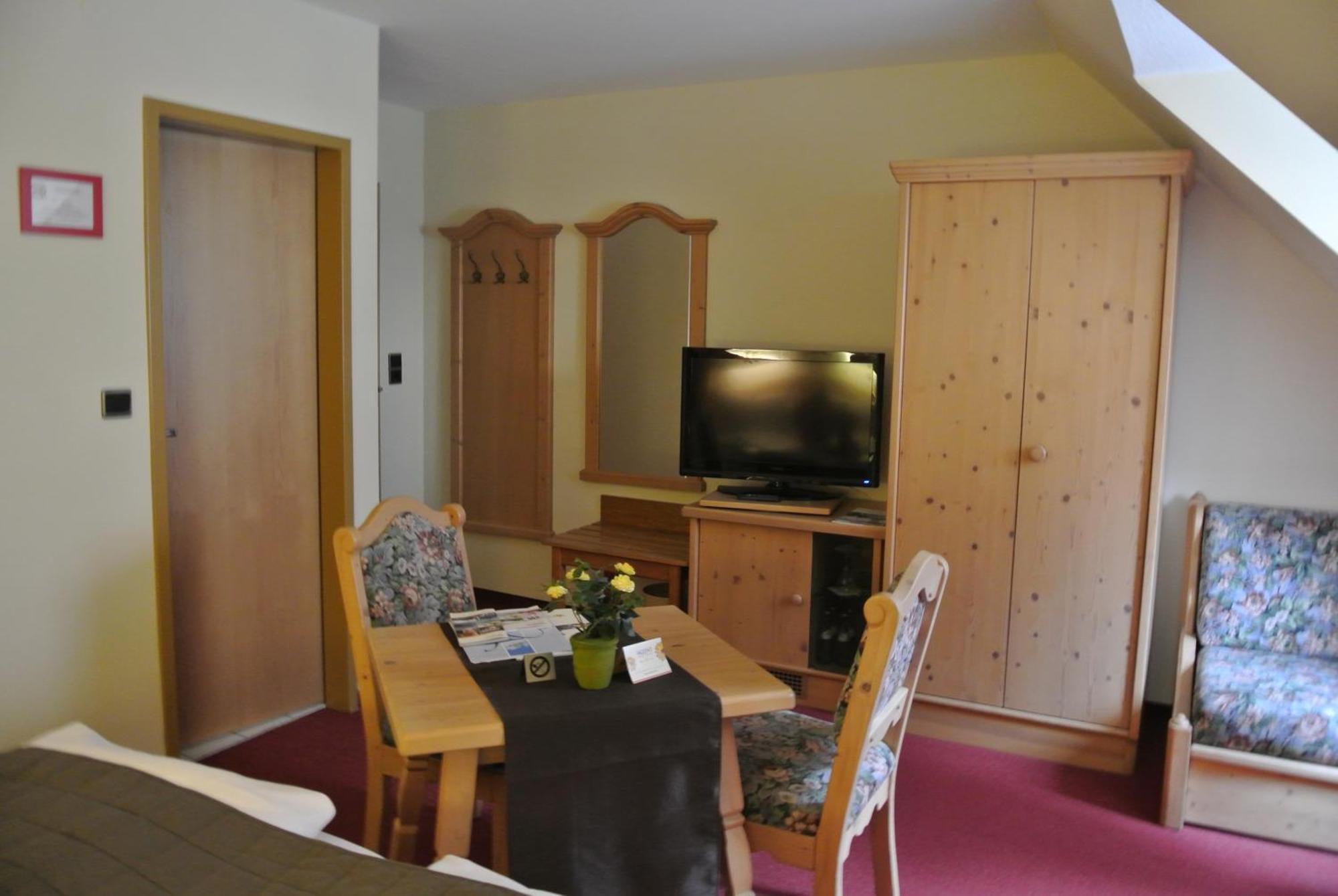 Akzent Hotel Am Bach Dettelbach Exteriör bild