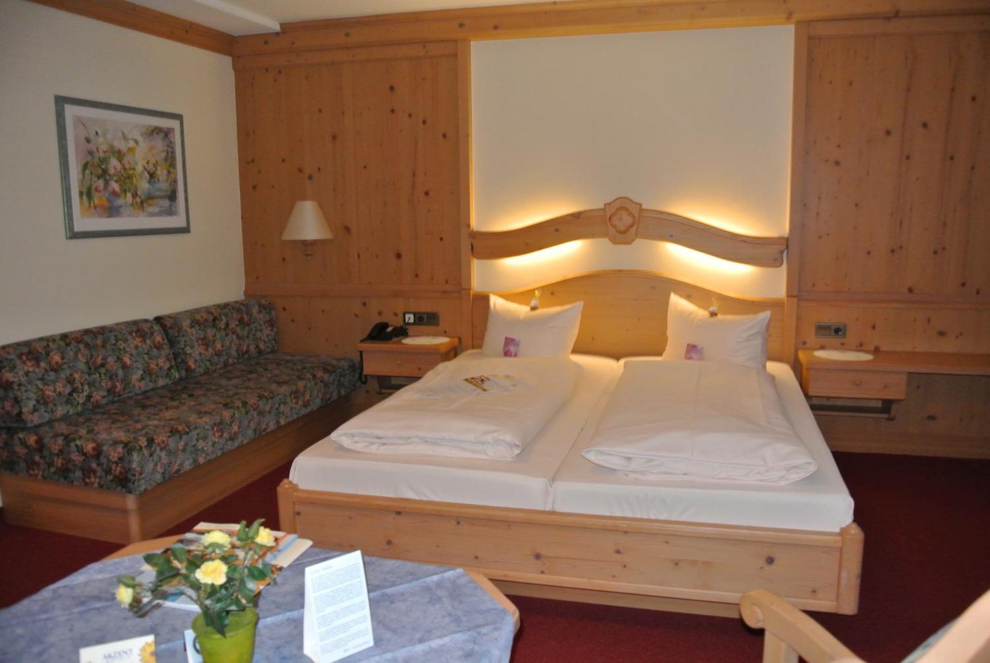 Akzent Hotel Am Bach Dettelbach Exteriör bild
