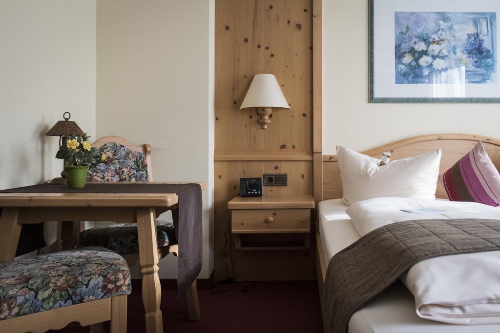 Akzent Hotel Am Bach Dettelbach Exteriör bild