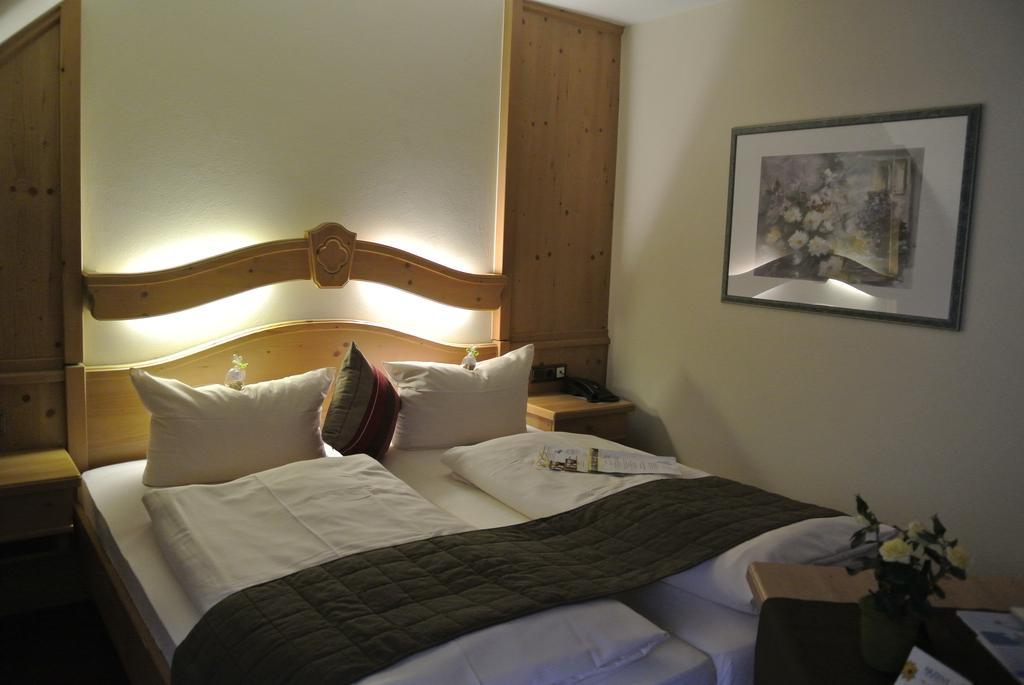 Akzent Hotel Am Bach Dettelbach Exteriör bild